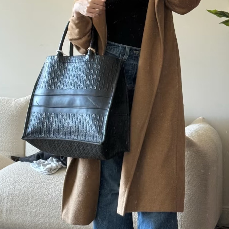 DIOR低調奢華專櫃13W+ 迪奧黑色全皮浮雕立體壓紋托特-27