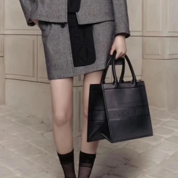 DIOR低調奢華專櫃13W+ 迪奧黑色全皮浮雕立體壓紋托特-30