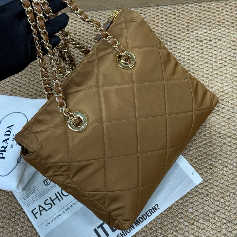 普拉達/PRADA新款焦糖色尼龍單肩 配件塵袋 掛飾 附件：塵袋-1