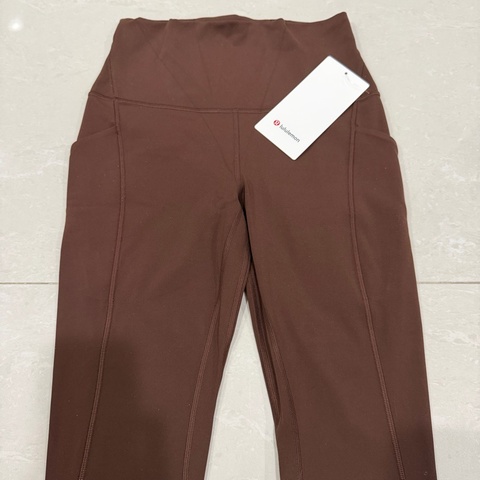 Lululemon Align™高腰七分褲 側有口袋23英寸（6號）