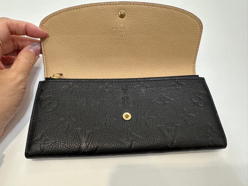 LV黑壓紋emliie 長夾M62369-4