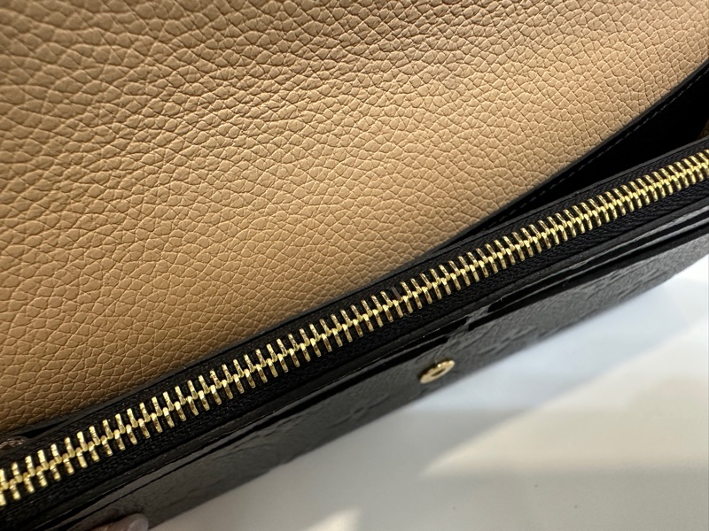 LV黑壓紋emliie 長夾M62369-7