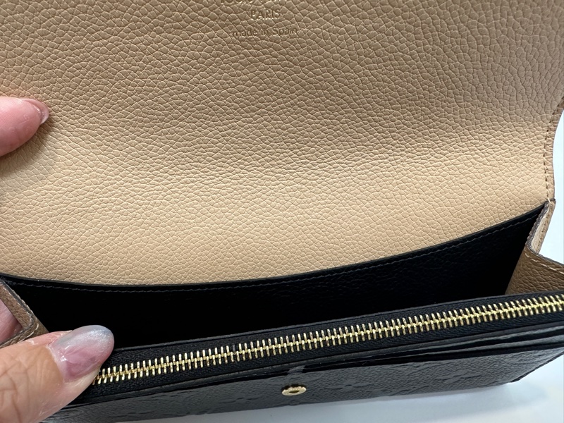 LV黑壓紋emliie 長夾M62369-8