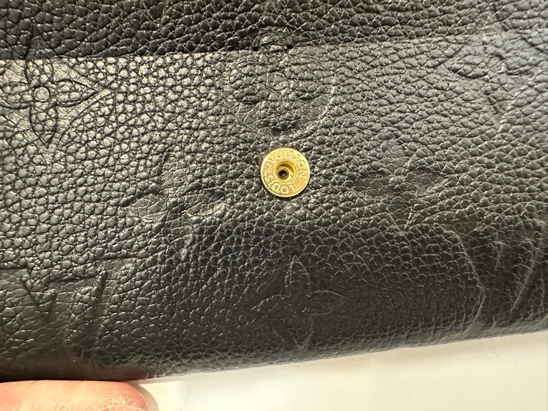 LV黑壓紋emliie 長夾M62369-9