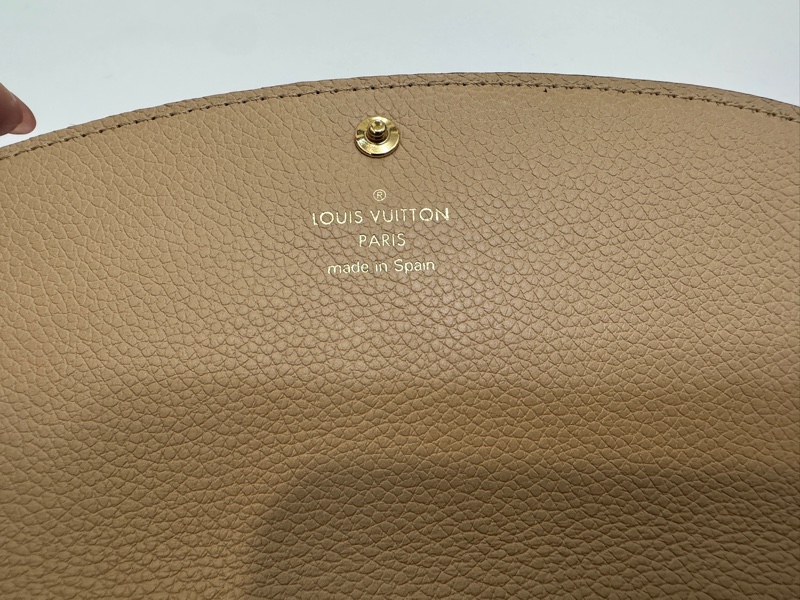 LV黑壓紋emliie 長夾M62369-10