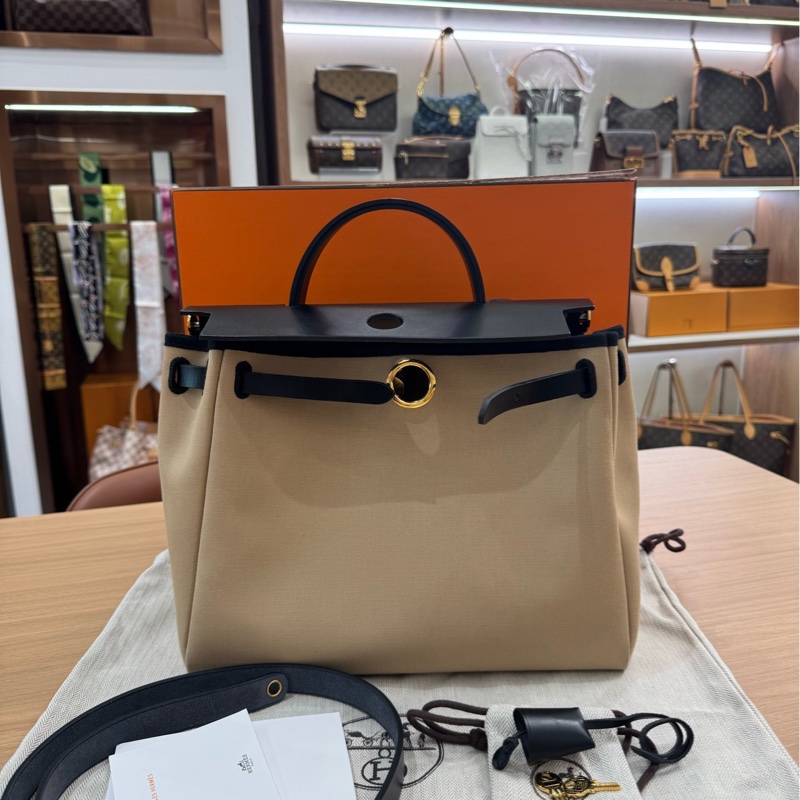Herbag Zip31 帆布拼牛皮，風衣灰拼黑色金扣-1