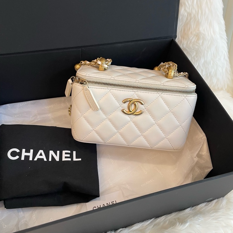99新 24C Chanel 香奈兒白色雙金珠可調節菱格紋設計皮穿鏈 小牛皮 化妝包盒子-1