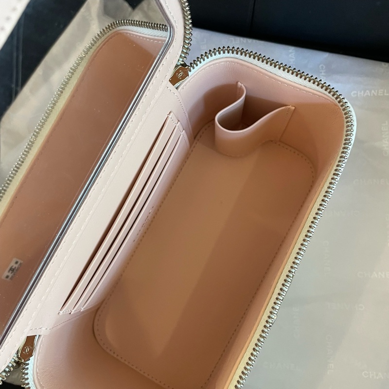 99新 24C Chanel 香奈兒白色雙金珠可調節菱格紋設計皮穿鏈 小牛皮 化妝包盒子-6