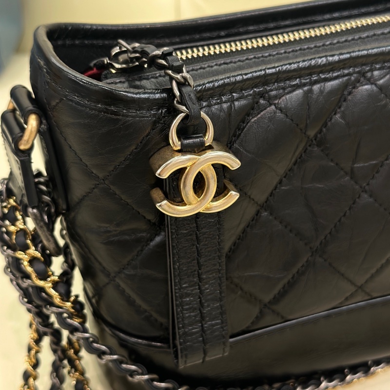 🌷保卡款！ Chanel 香奈兒 Gabrielle 流浪包 黑金牛皮 小號-6