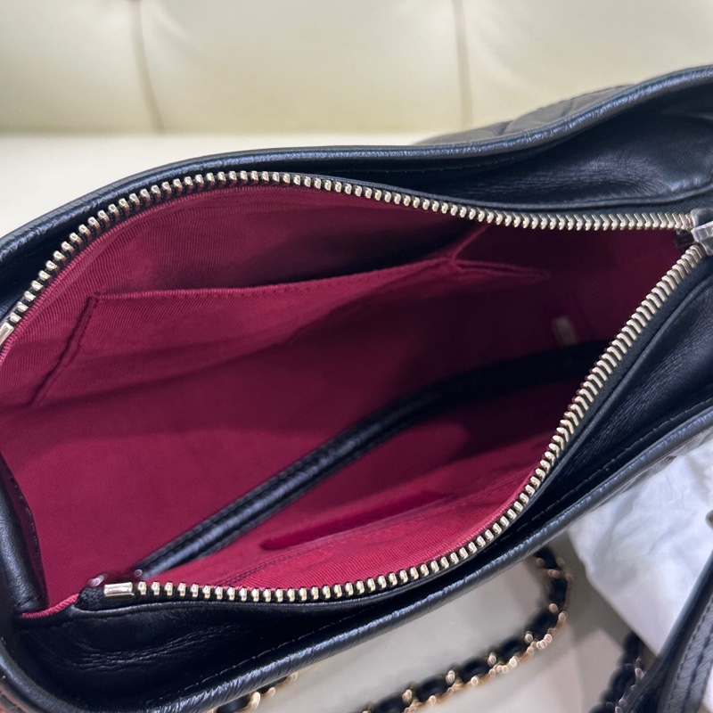 🌷保卡款！ Chanel 香奈兒 Gabrielle 流浪包 黑金牛皮 小號-7