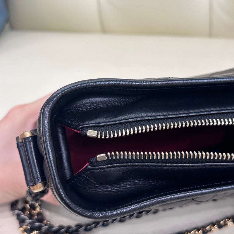 🌷保卡款！ Chanel 香奈兒 Gabrielle 流浪包 黑金牛皮 小號-9