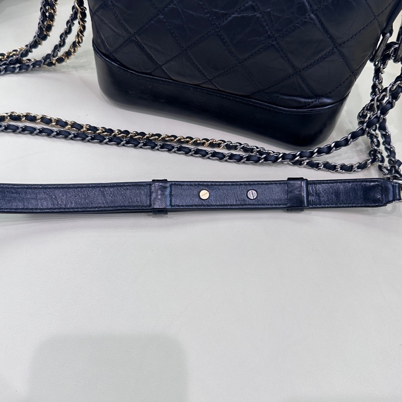 🌷保卡款！ Chanel 香奈兒 Gabrielle 流浪包 黑金牛皮 小號-10