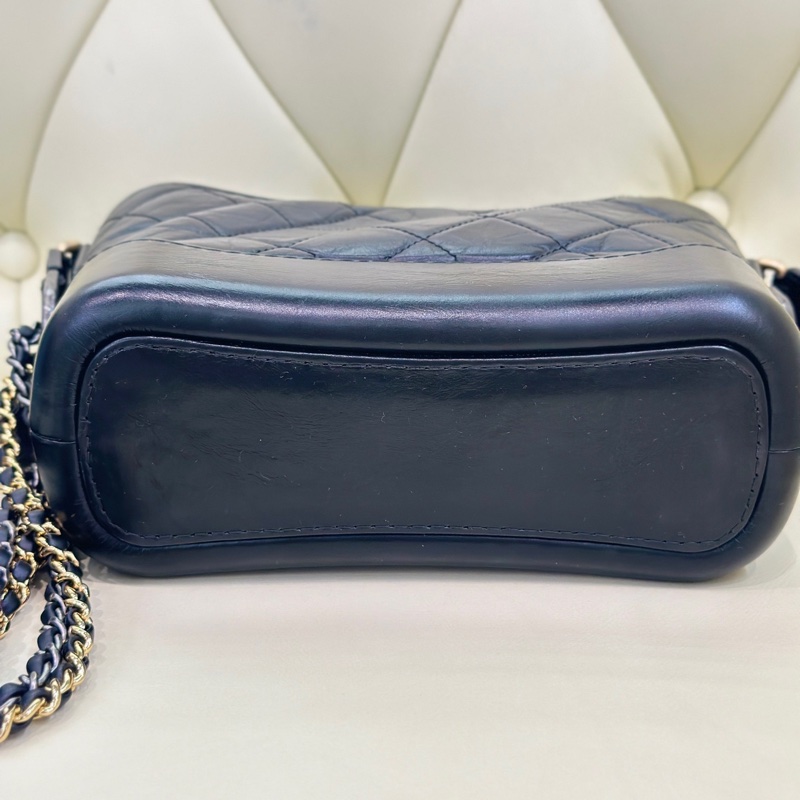 🌷保卡款！ Chanel 香奈兒 Gabrielle 流浪包 黑金牛皮 小號-14