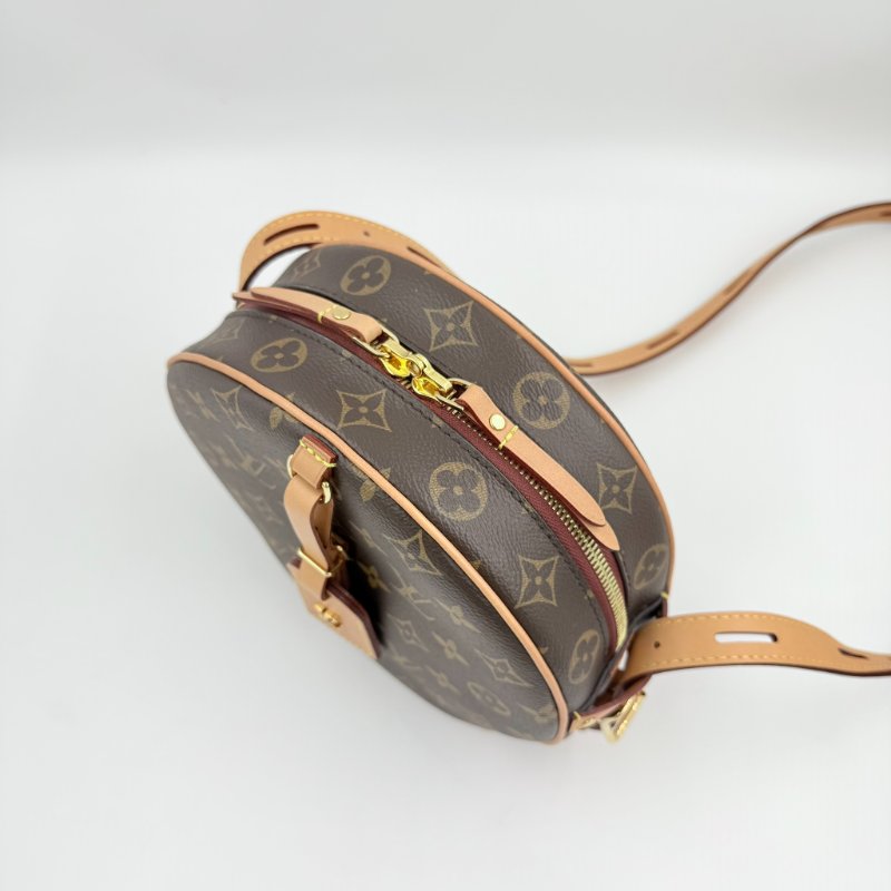 Louis Vuitton -原花軟殼斜背圓餅包-5