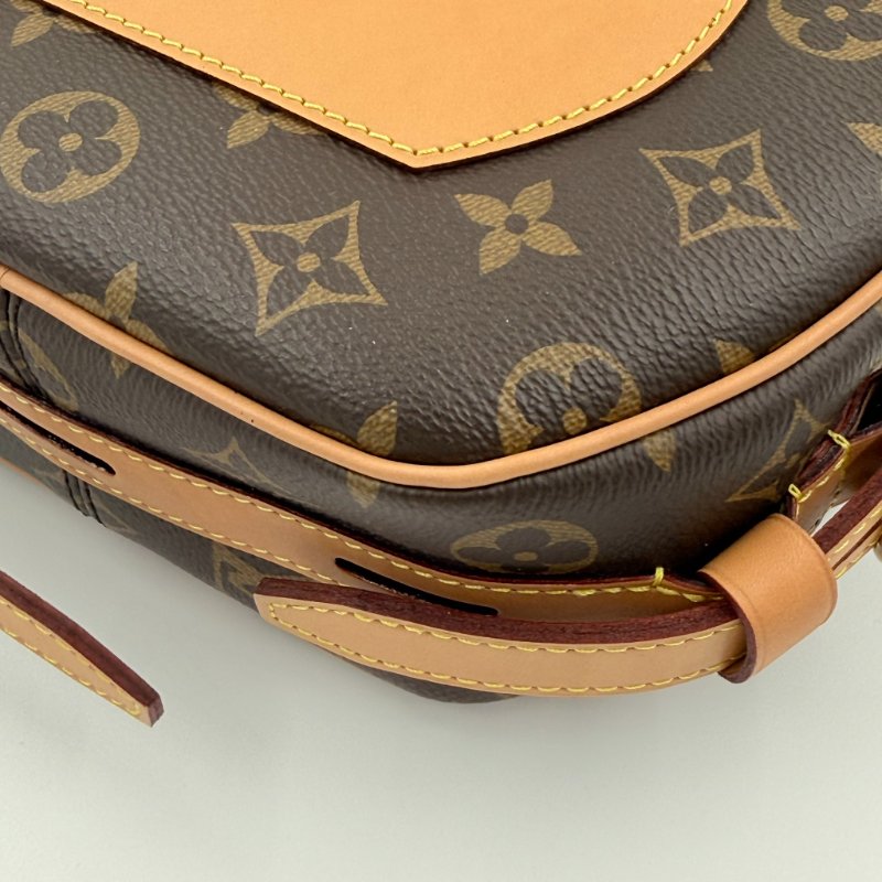 Louis Vuitton -原花軟殼斜背圓餅包-12