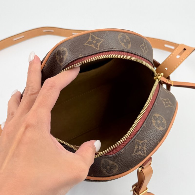 Louis Vuitton -原花軟殼斜背圓餅包-13