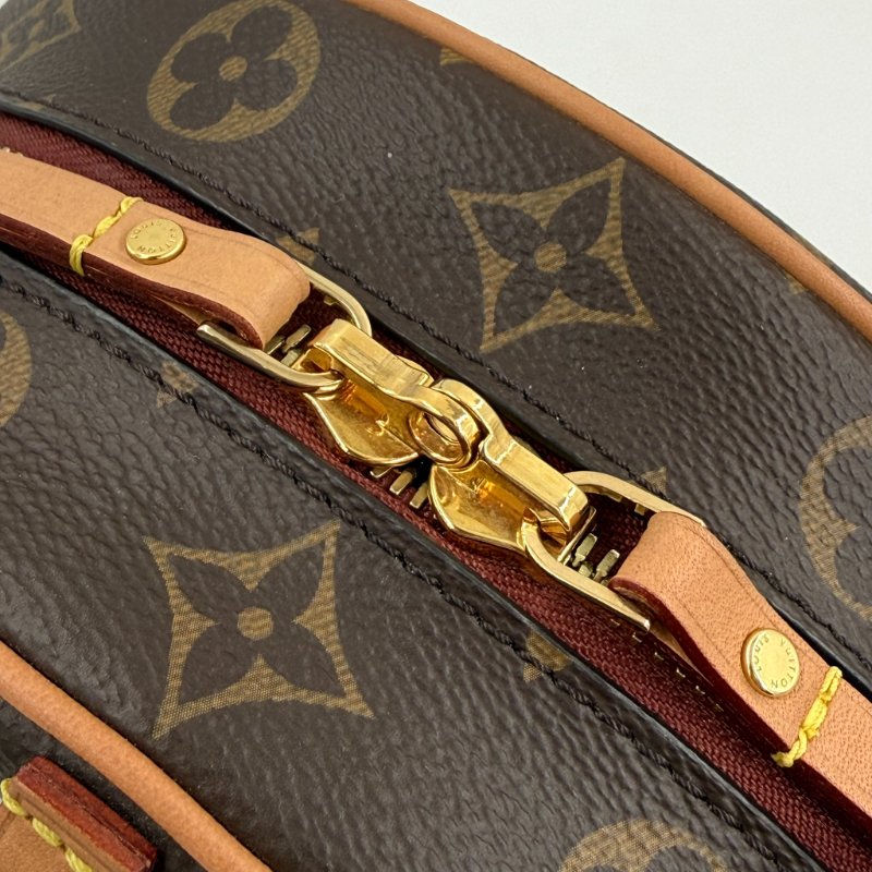 Louis Vuitton -原花軟殼斜背圓餅包-15