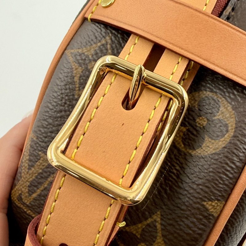 Louis Vuitton -原花軟殼斜背圓餅包-18