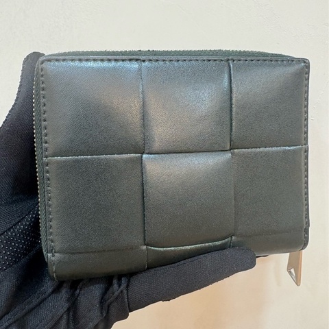 Bottega Veneta 大格紋皮革拉鍊短夾