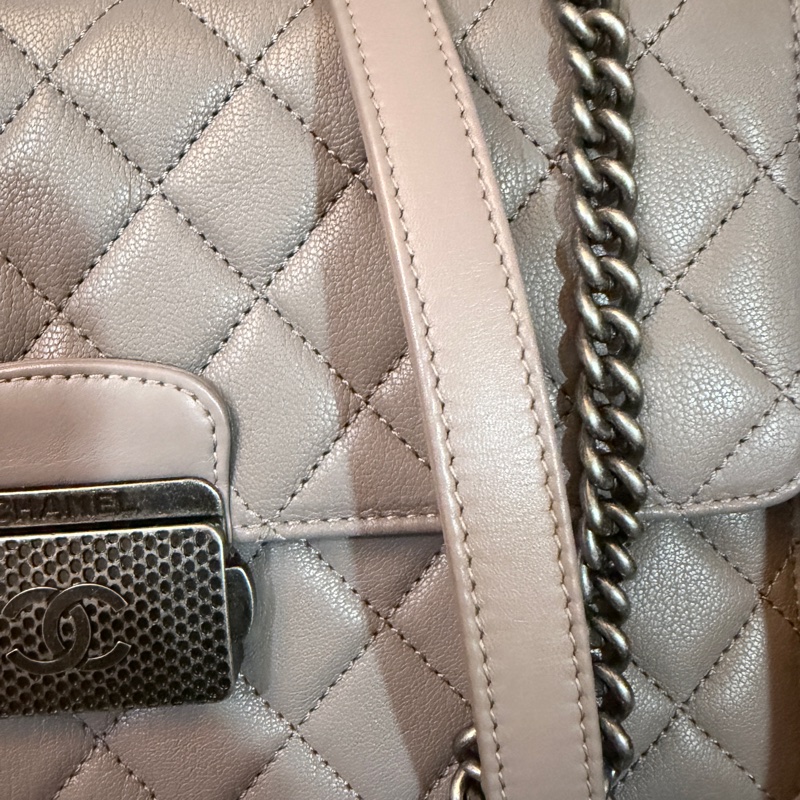 ❤️我不喜歡撞包 那就失去我擁有的意義❤️全新CHANEl芋色側肩包-4