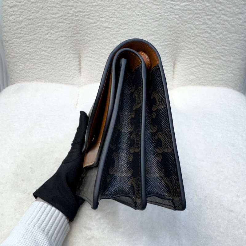 Celine賽琳老花棕牛皮Triomphe WOC雙層信封包💼 斜背包 10D852FBY04LU-13