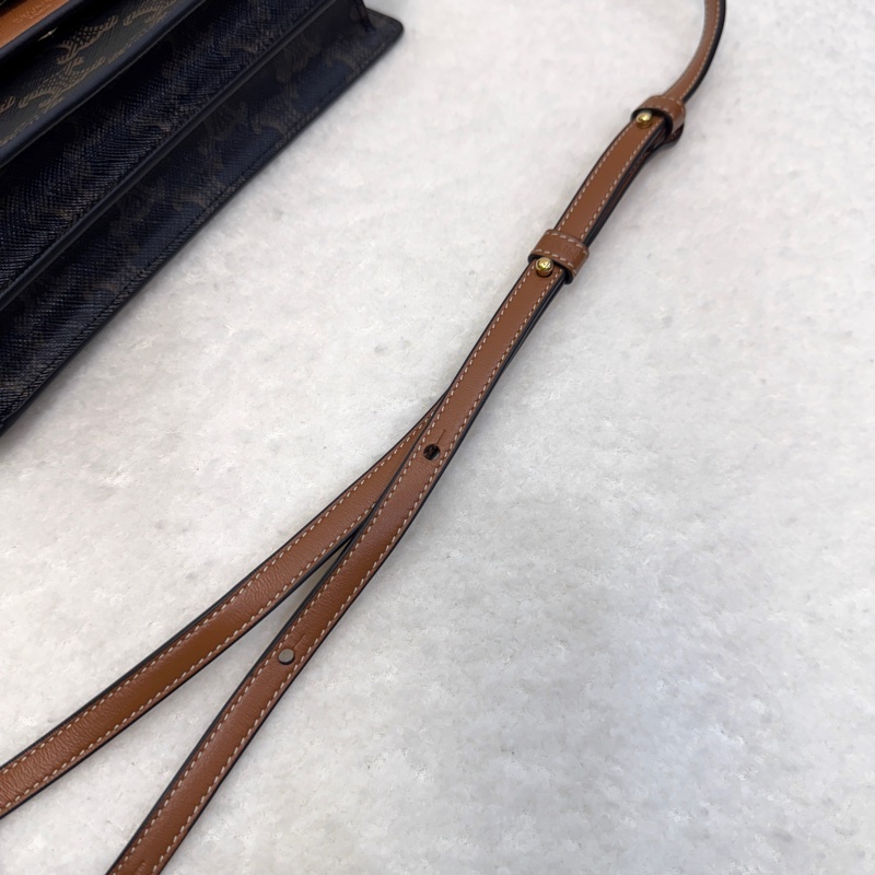 Celine賽琳老花棕牛皮Triomphe WOC雙層信封包💼 斜背包 10D852FBY04LU-25