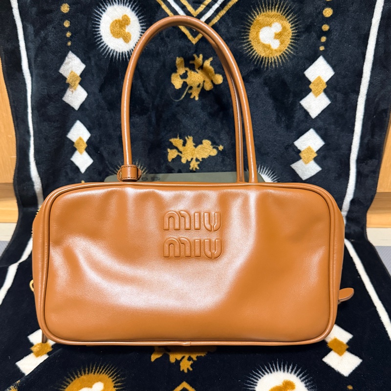 Miu Miu Beau 中號（Medium） 長手柄 保齡球包 焦糖色-0