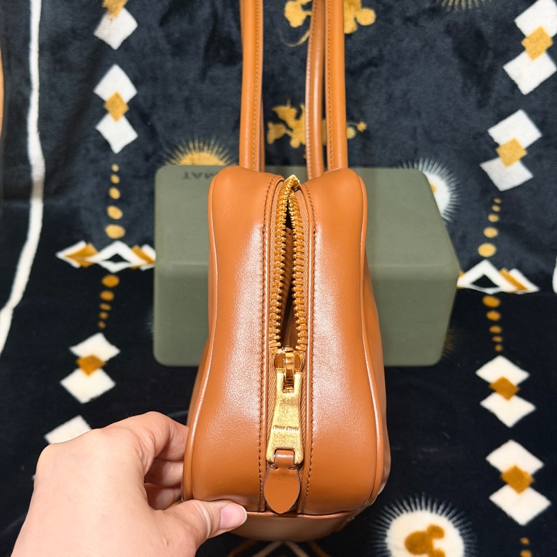 Miu Miu Beau 中號（Medium） 長手柄 保齡球包 焦糖色-2