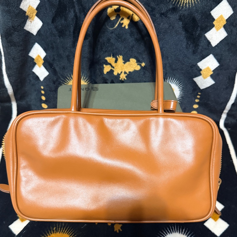 Miu Miu Beau 中號（Medium） 長手柄 保齡球包 焦糖色-6