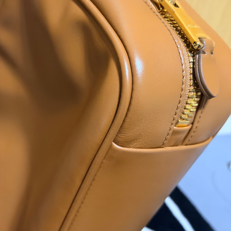 Miu Miu Beau 中號（Medium） 長手柄 保齡球包 焦糖色-8