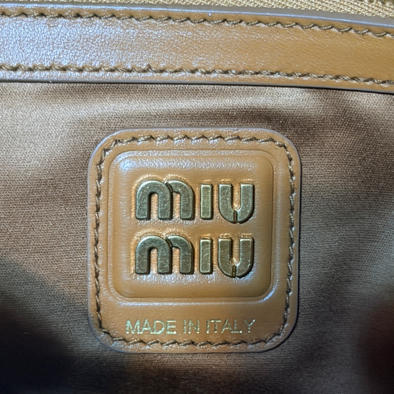 Miu Miu Beau 中號（Medium） 長手柄 保齡球包 焦糖色-16