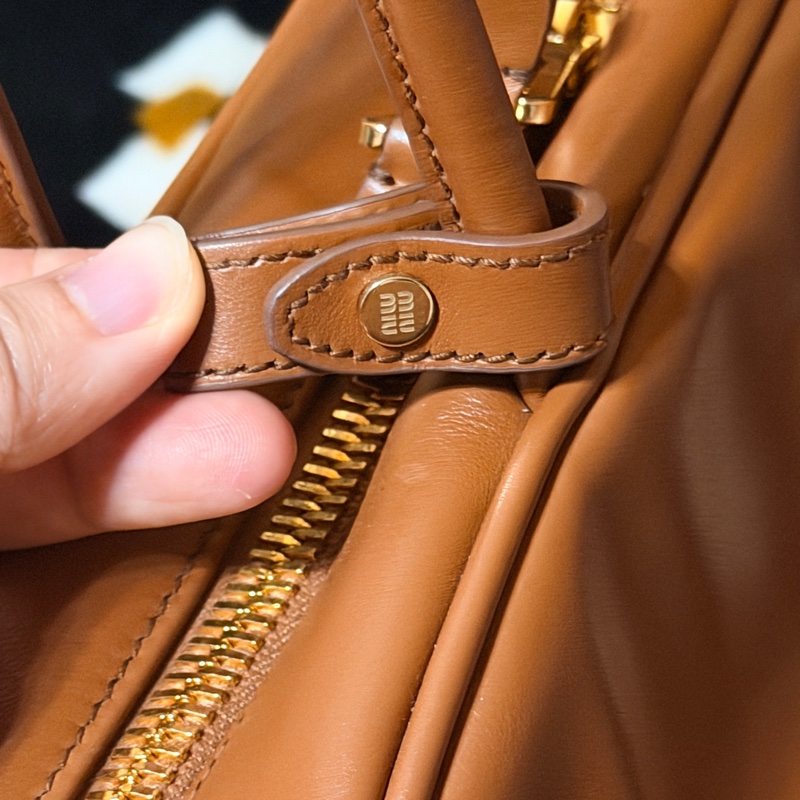 Miu Miu Beau 中號（Medium） 長手柄 保齡球包 焦糖色-18