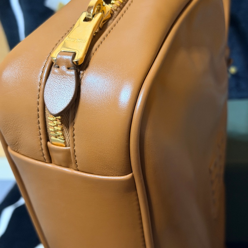 Miu Miu Beau 中號（Medium） 長手柄 保齡球包 焦糖色-19