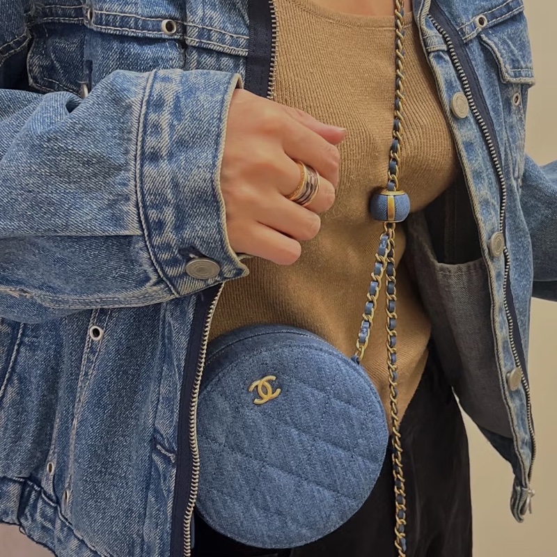 🌷配件齊全！Chanel 香奈兒 金球圓餅包 牛仔藍金扣-8
