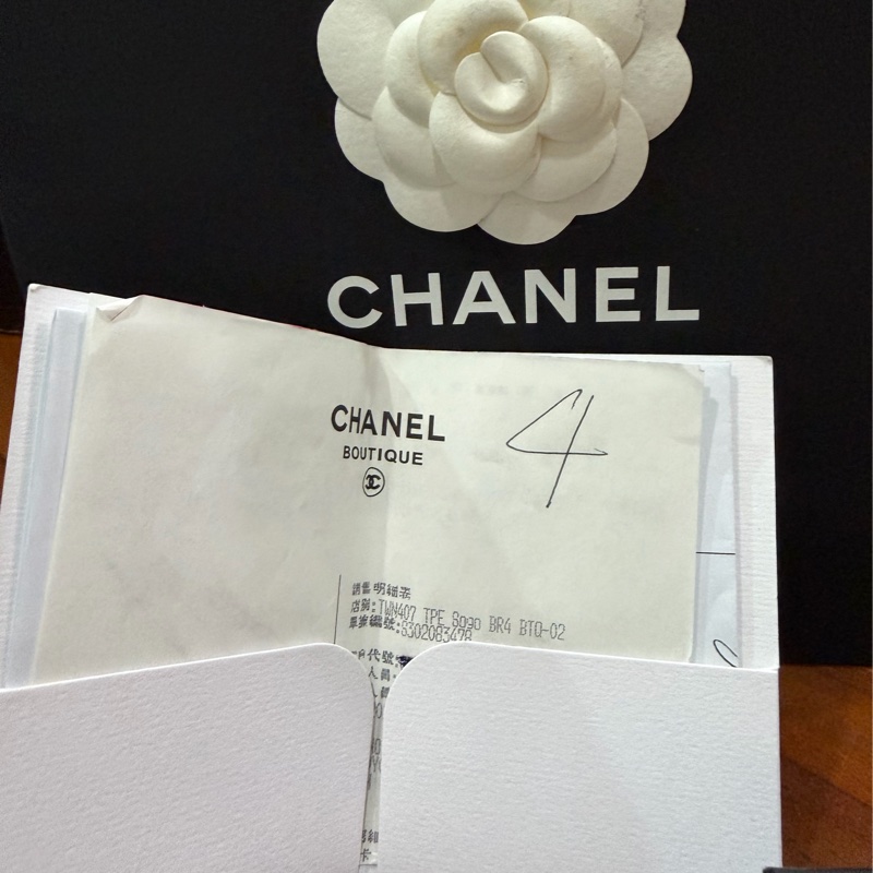Chanel絕版show款銀水晶盾牌胸針-21