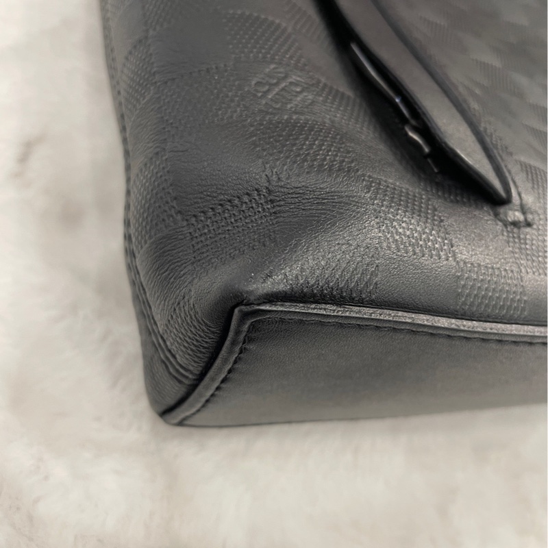 Louis Vuitton黑色棋盤格牛皮壓花公文包 有肩帶 可手提 可斜挎 尺寸36*28*6-7