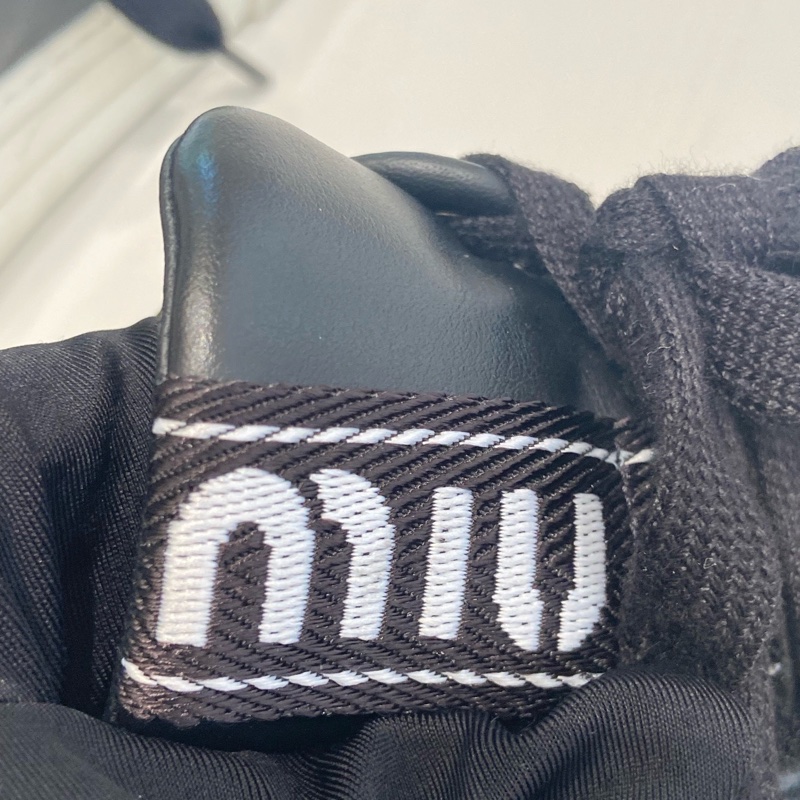 繆繆miumiu皮革運動鞋  尺碼：37碼  🈚附件-6