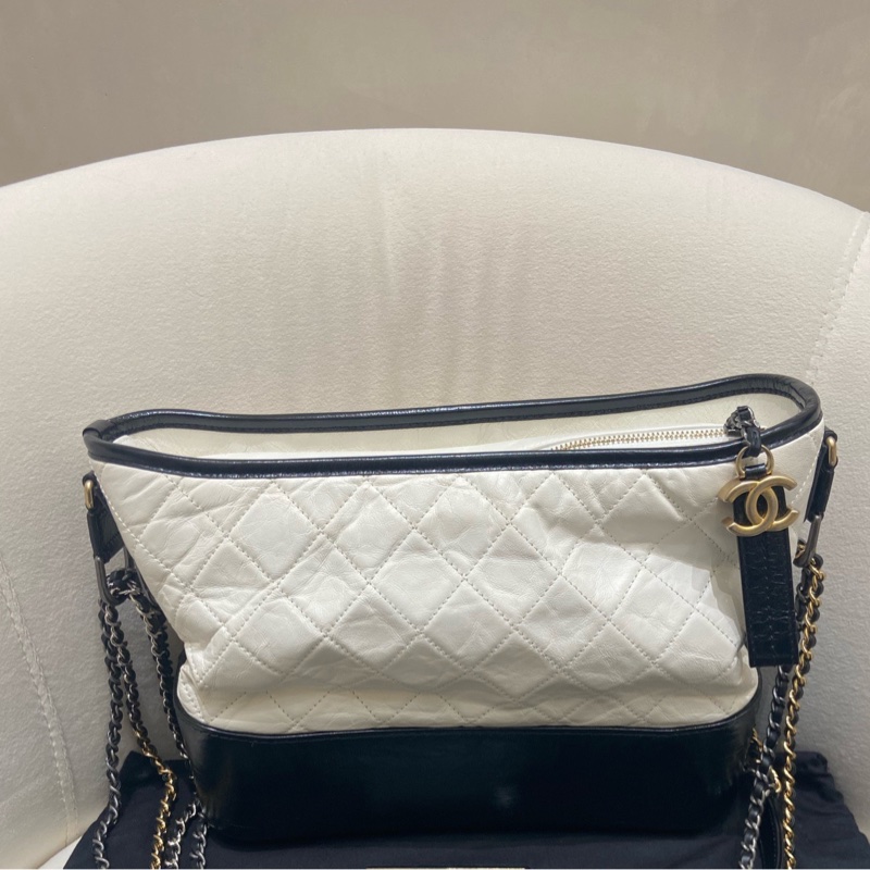 Chanel香奈兒黑白流浪包 尺寸：27*8*21cm 鐳射25開 附件：保卡、塵袋-0