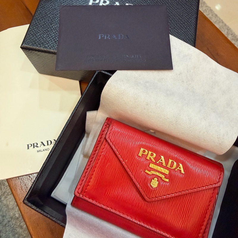 PRADA-16
