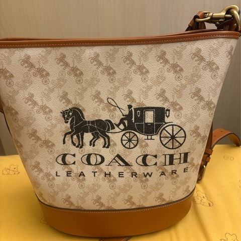 COACH馬車水桶包