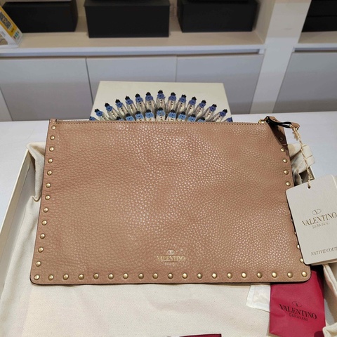 閒置新Valentino華倫天奴女士柳釘大號手拿包