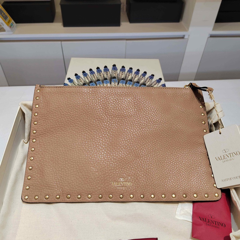 閒置新Valentino華倫天奴女士柳釘大號手拿包-0
