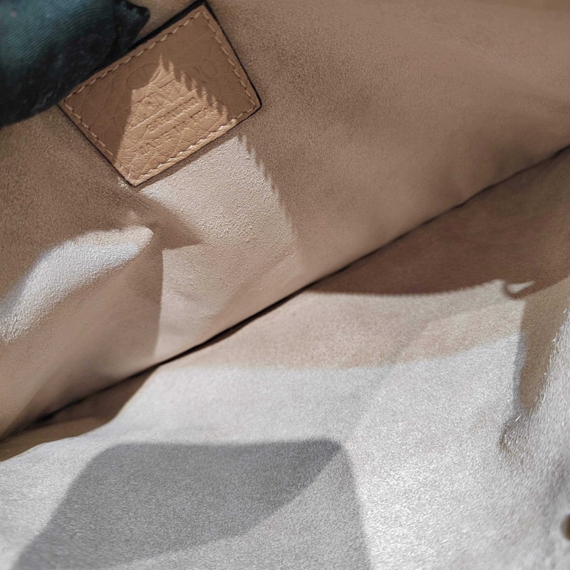 閒置新Valentino華倫天奴女士柳釘大號手拿包-5