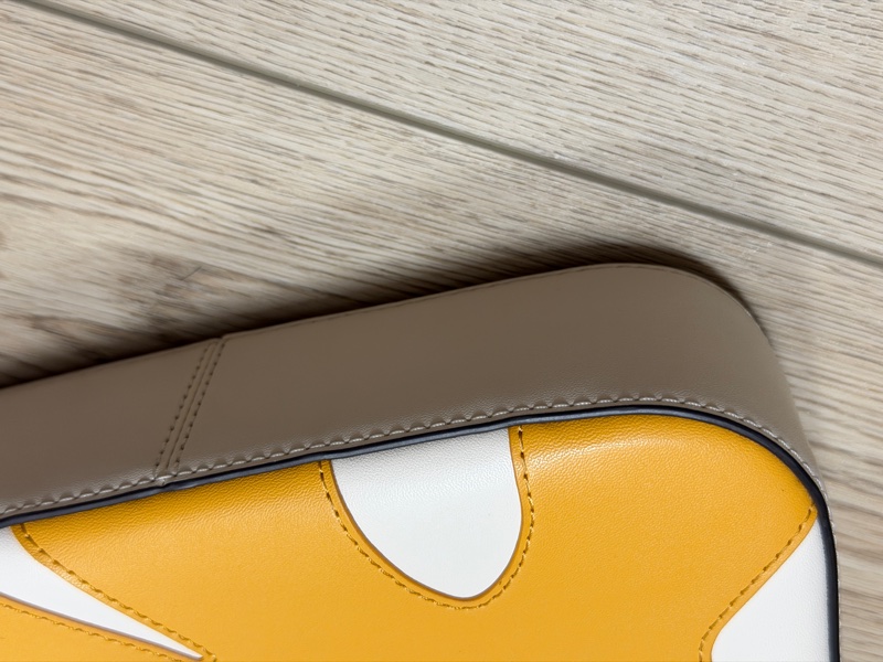 LYRA 小號肩背包-8