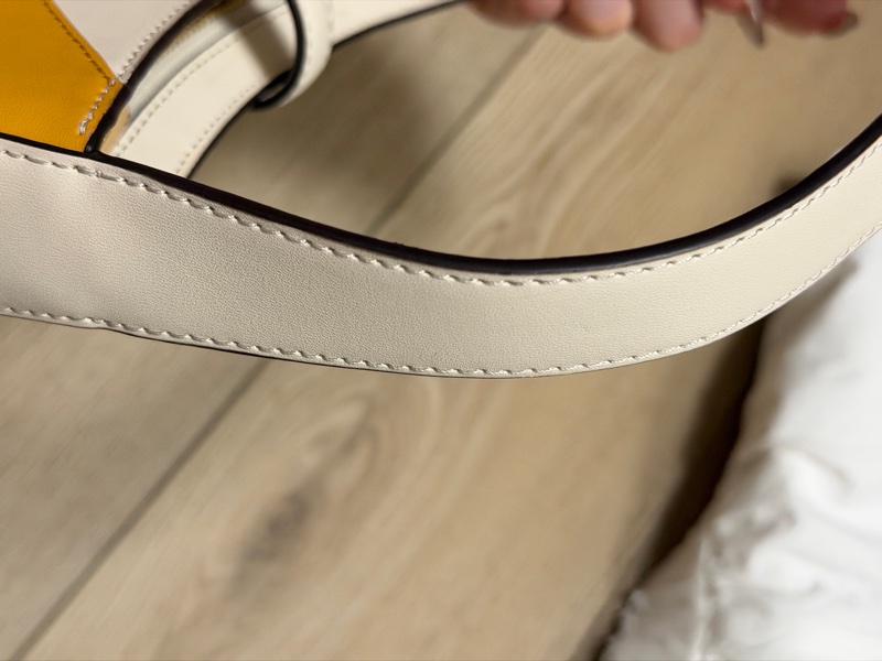 LYRA 小號肩背包-15