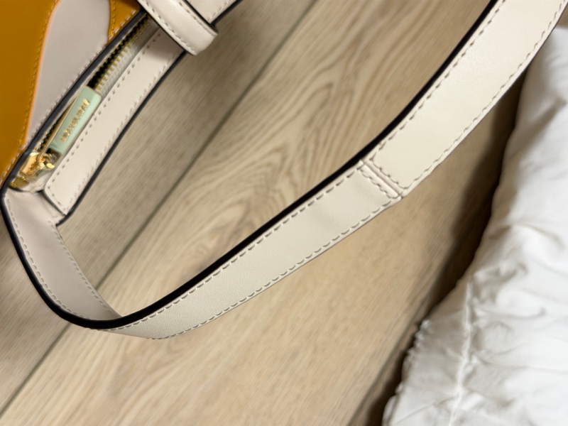 LYRA 小號肩背包-16