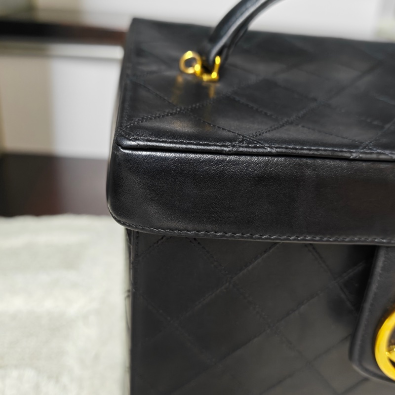 ChanelVintage 大金扣化妝箱相機包包 標齊-9