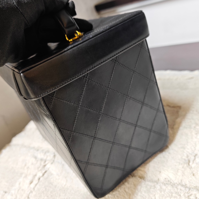 ChanelVintage 大金扣化妝箱相機包包 標齊-16