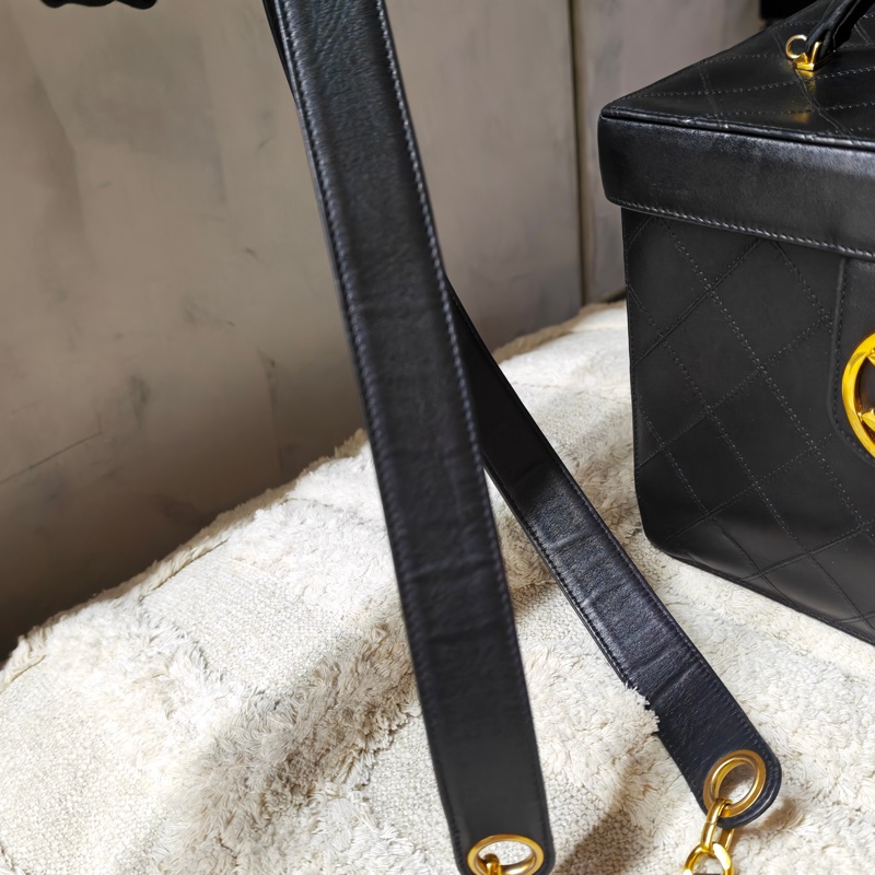 ChanelVintage 大金扣化妝箱相機包包 標齊-44