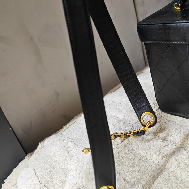 ChanelVintage 大金扣化妝箱相機包包 標齊-45